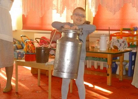 MLECZNA  DROGA  W  PRZEDSZKOLU  grafika