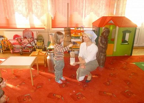 MLECZNA  DROGA  W  PRZEDSZKOLU  grafika