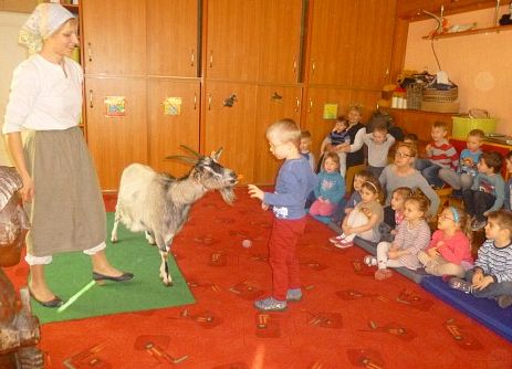 MLECZNA  DROGA  W  PRZEDSZKOLU  grafika