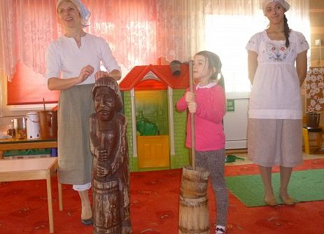 MLECZNA  DROGA  W  PRZEDSZKOLU  grafika