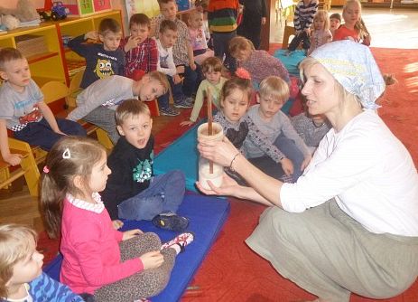 MLECZNA  DROGA  W  PRZEDSZKOLU  grafika