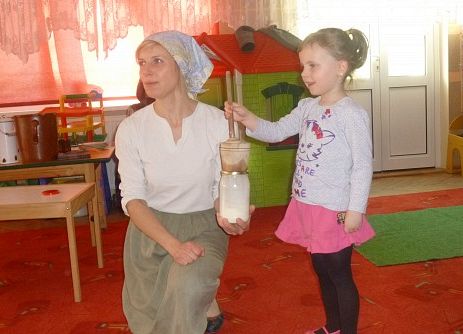 MLECZNA  DROGA  W  PRZEDSZKOLU  grafika