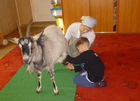 MLECZNA  DROGA  W  PRZEDSZKOLU  grafika