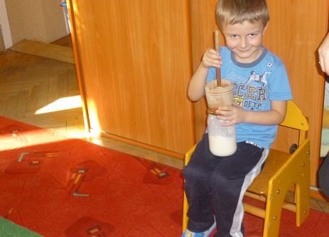 MLECZNA  DROGA  W  PRZEDSZKOLU  grafika