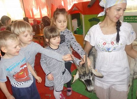 MLECZNA  DROGA  W  PRZEDSZKOLU  grafika