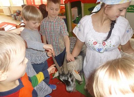 MLECZNA  DROGA  W  PRZEDSZKOLU  grafika