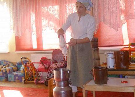 MLECZNA  DROGA  W  PRZEDSZKOLU  grafika