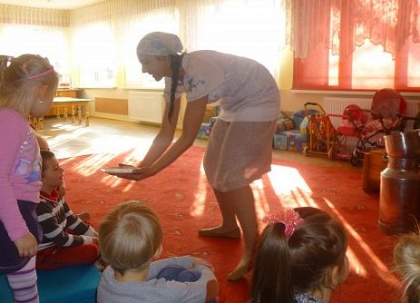 MLECZNA  DROGA  W  PRZEDSZKOLU  grafika