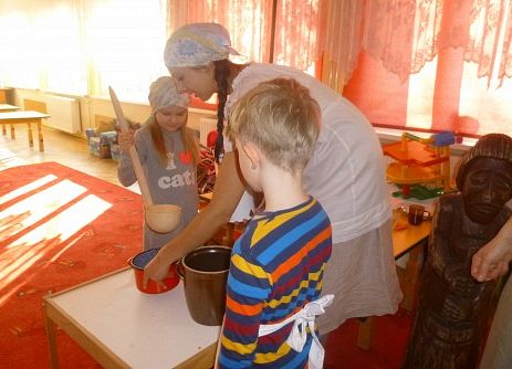 MLECZNA  DROGA  W  PRZEDSZKOLU  grafika