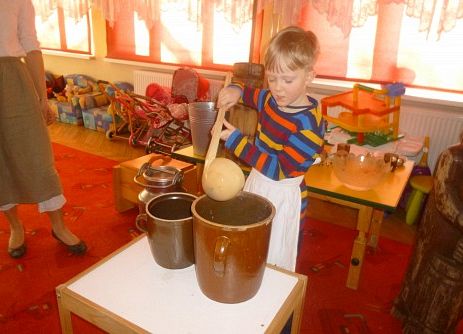 MLECZNA  DROGA  W  PRZEDSZKOLU  grafika