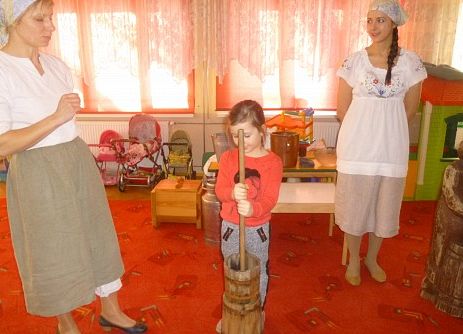 MLECZNA  DROGA  W  PRZEDSZKOLU  grafika