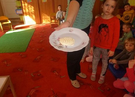 MLECZNA  DROGA  W  PRZEDSZKOLU  grafika