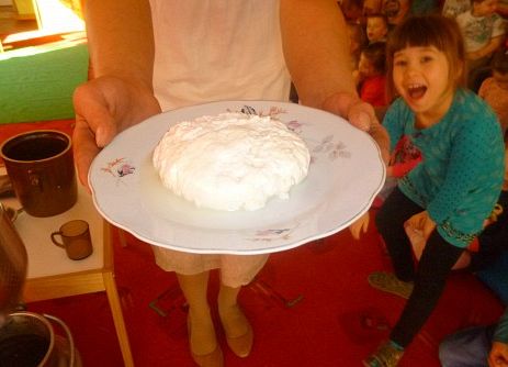 MLECZNA  DROGA  W  PRZEDSZKOLU  grafika