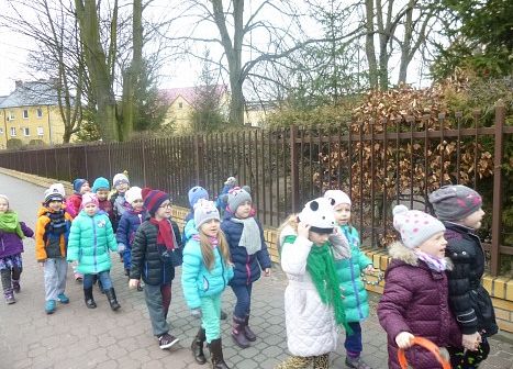 STARSZAKI  WITAJA  WIOSNĘ  grafika