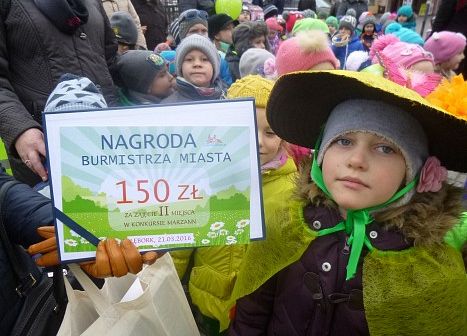 STARSZAKI  WITAJA  WIOSNĘ  grafika