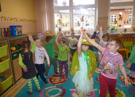 STARSZAKI  WITAJA  WIOSNĘ  grafika