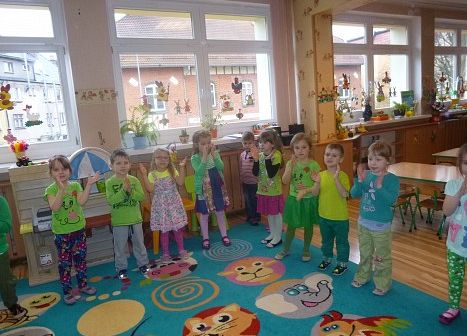 STARSZAKI  WITAJA  WIOSNĘ  grafika