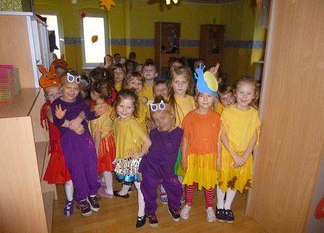 MOTYLKI NA BALU U PANI JESIENI grafika