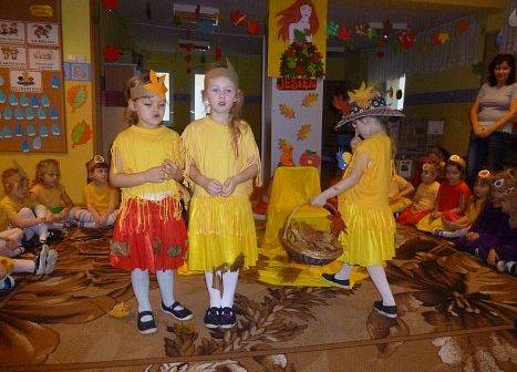 MOTYLKI NA BALU U PANI JESIENI grafika