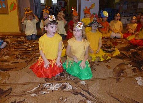 MOTYLKI NA BALU U PANI JESIENI grafika