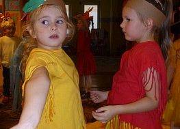 MOTYLKI NA BALU U PANI JESIENI grafika