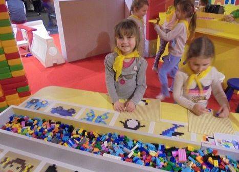 WYCIECZKA NA WYSTAWĘ LEGO W GALERII METROPOLIA grafika