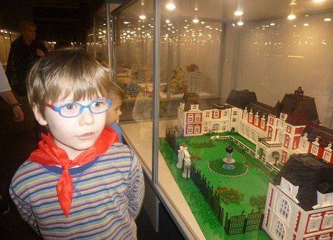WYCIECZKA NA WYSTAWĘ LEGO W GALERII METROPOLIA grafika