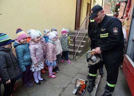 STRAŻ  POŻARNA  W  PRZEDSZKOLU grafika