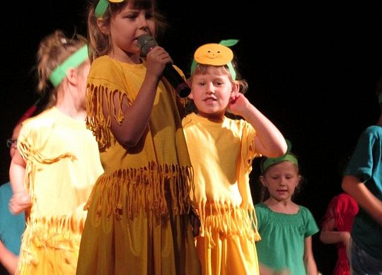 PSZCZÓŁKI NA PRZEGLĄDZIE TEATRZYKÓW grafika